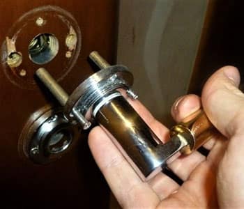 поломка фурнитуры