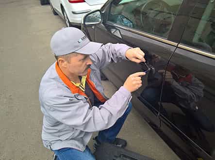Открыть дверь авто