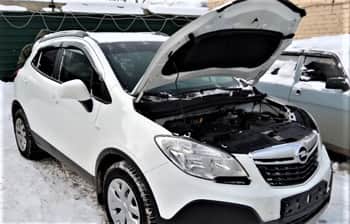 Капот опель мокка. Opel Mokka 2014 капот артикул. Под капотом Опель Мокка 2014. Капот Опель Мокка 2018.