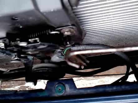Открыть Nissan Teana, если сел аккумулятор