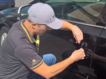 Не открывается водительская дверь автомобиля?
