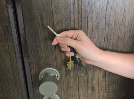 Открыть замок с полукруглым ключом
