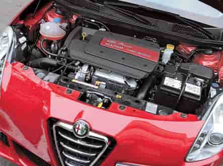Открыть капот Alfa Romeo