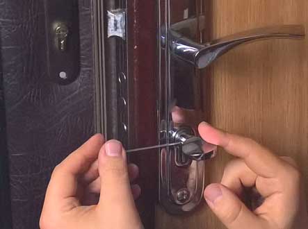 Что делать, если замок межкомнатной двери не подходит под стандартную личинку?