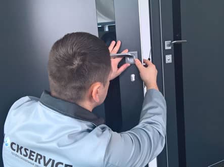 Мастер по ремонту дверных ручек межкомнатных дверей