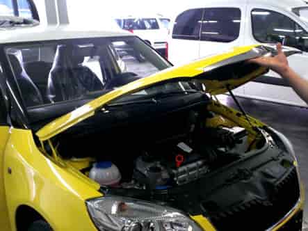 Открыть капот Skoda Roomster